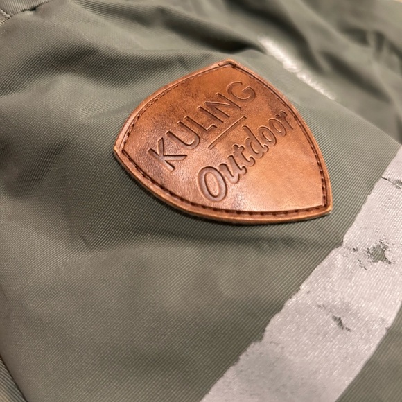 Kuling snow suit 
Size : 104 
Age range 4 or small 5 
Mossy light green - Picture 3 of 5